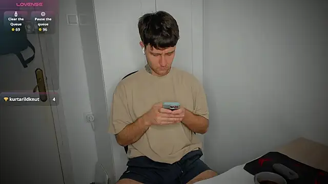 Snapshot of HonestAndrew chatting on 12, 4, 2026 HonestAndrew online show from 12, 4, 2026