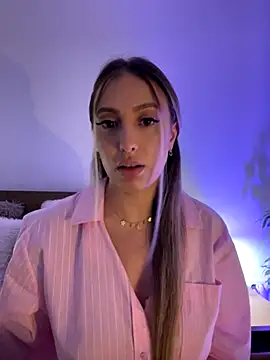 Snapshot of Eva_Ryen chatting on 8, 10, 2025 Eva Ryen online show from 8, 10, 2025