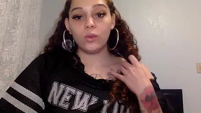 Snapshot of sapphirestorm8 chatting on 4, 7, 2026 sapphirestorm8 online show from 4, 7, 2026