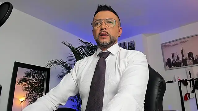 MrFrank tattoo online show from 21, 12, 2024