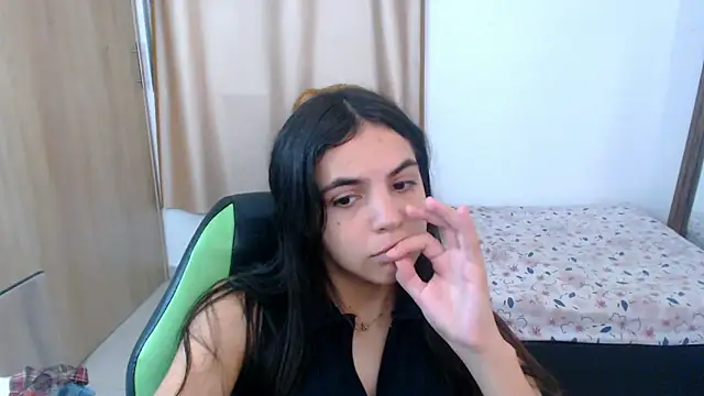 Snapshot of _elenna chatting on 4, 3, 2025 elenna online show from 4, 3, 2025