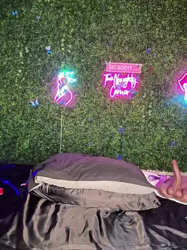 Snapshot of ThickAssRena chatting on 1, 4, 2026 ThickAssRena online show from 1, 4, 2026