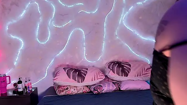 emmajohnss online show from 17, 12, 2025