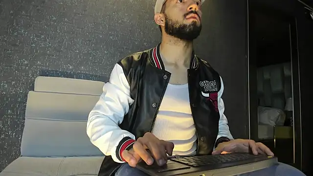 Snapshot of MarkWalker__ chatting on 17, 11, 2025 MarkWalker online show from 17, 11, 2025