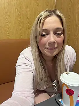 Snapshot of CherryAuroraa chatting on 15, 3, 2026 CherryAuroraa online show from 15, 3, 2026