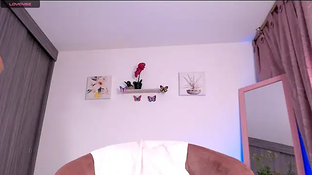 Snapshot of Annaross2 chatting on 12, 3, 2025 Annaross2 online show from 12, 3, 2025