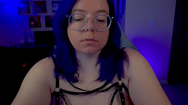 Snapshot of KiraSpitQueen chatting on 27, 4, 2026 KiraSpitQueen online show from 27, 4, 2026