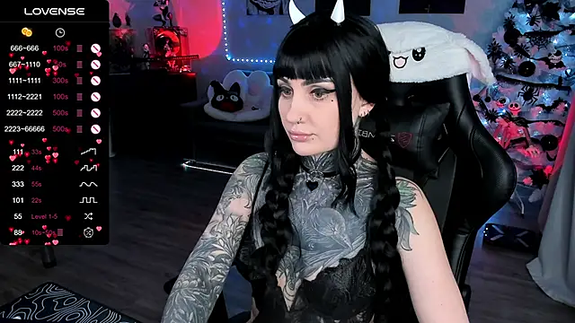 Snapshot of RachelQueen_ chatting on 4, 2, 2025 RachelQueen online show from 4, 2, 2025