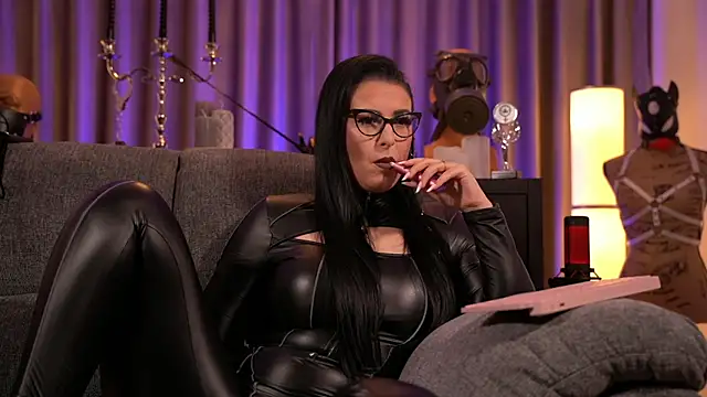 Snapshot of kelly_kent chatting on 16, 12, 2024 kelly kent online show from 16, 12, 2024