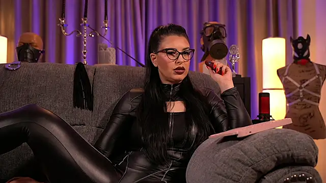 Snapshot of kelly_kent chatting on 12, 1, 2025 kelly kent online show from 12, 1, 2025