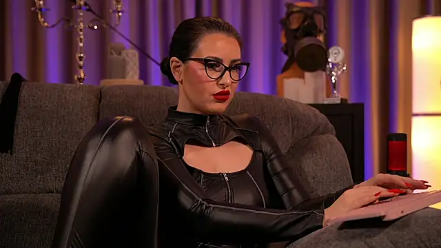 Snapshot of kelly_kent chatting on 1, 2, 2025 kelly kent online show from 1, 2, 2025