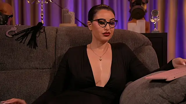 Snapshot of kelly_kent chatting on 8, 3, 2025 kelly kent online show from 8, 3, 2025