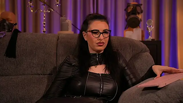 Snapshot of kelly_kent chatting on 12, 3, 2025 kelly kent online show from 12, 3, 2025