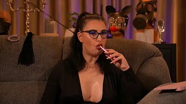 Snapshot of kelly_kent chatting on 12, 9, 2025 kelly kent online show from 12, 9, 2025