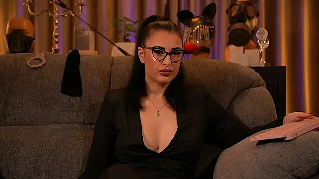 Snapshot of kelly_kent chatting on 6, 10, 2025 kelly kent online show from 6, 10, 2025