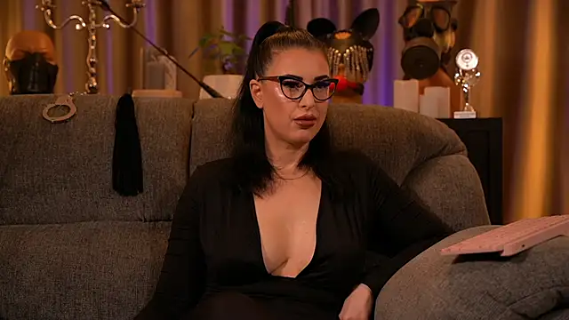 Snapshot of kelly_kent chatting on 13, 10, 2025 kelly kent online show from 13, 10, 2025