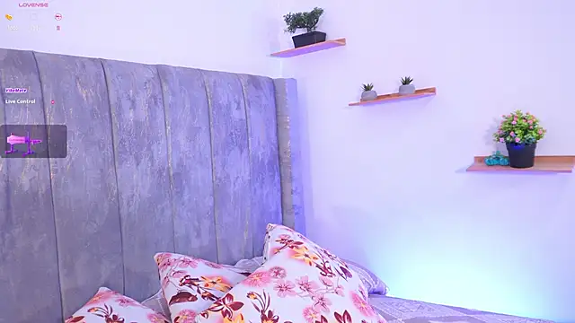 lara giraldo online show from 18, 9, 2025