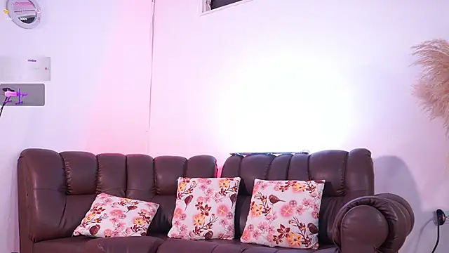 lara giraldo online show from 11, 10, 2025