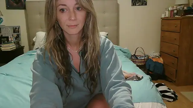 Snapshot of Heyitsmee33 chatting on 27, 4, 2026 Heyitsmee33 online show from 27, 4, 2026