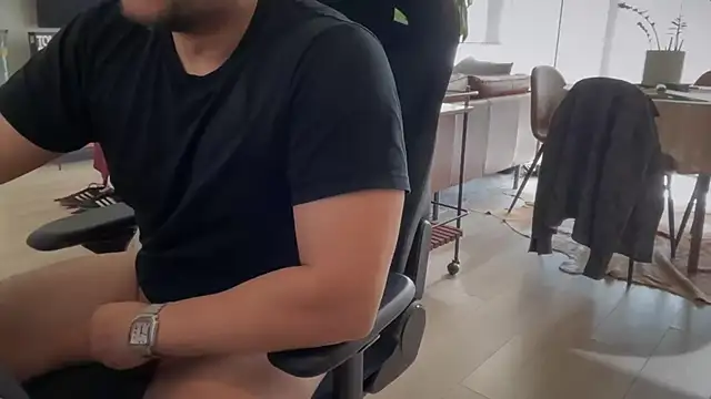 HungandThickLatin online show from 1, 3, 2025