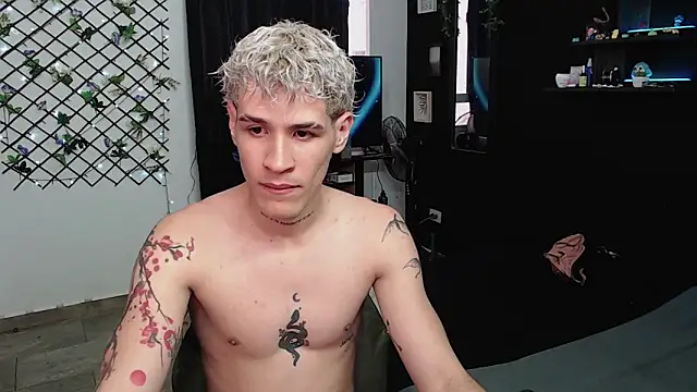 Snapshot of andybxby chatting on 8, 2, 2025 andybxby online show from 8, 2, 2025