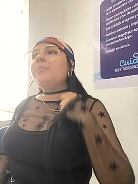 Snapshot of lucyferna chatting on 29, 10, 2025 lucyferna online show from 29, 10, 2025