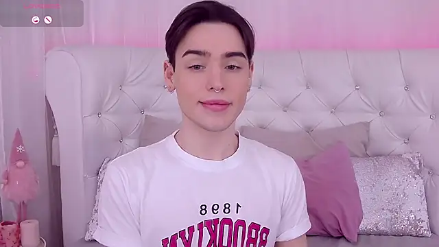 Snapshot of RobbyCharming chatting on 8, 1, 2025 RobbyCharming online show from 8, 1, 2025