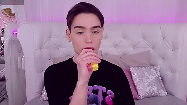 Snapshot of RobbyCharming chatting on 1, 2, 2025 RobbyCharming online show from 1, 2, 2025