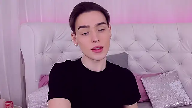 Snapshot of RobbyCharming chatting on 6, 2, 2025 RobbyCharming online show from 6, 2, 2025