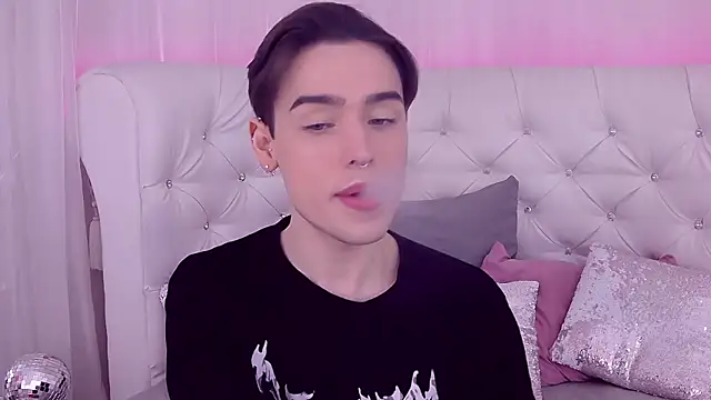 Snapshot of RobbyCharming chatting on 22, 2, 2025 RobbyCharming online show from 22, 2, 2025