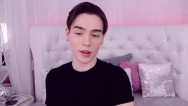 Snapshot of RobbyCharming chatting on 28, 2, 2025 RobbyCharming online show from 28, 2, 2025