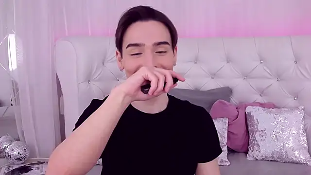 Snapshot of RobbyCharming chatting on 1, 3, 2025 RobbyCharming online show from 1, 3, 2025