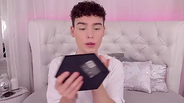 Snapshot of RobbyCharming chatting on 11, 9, 2025 RobbyCharming online show from 11, 9, 2025