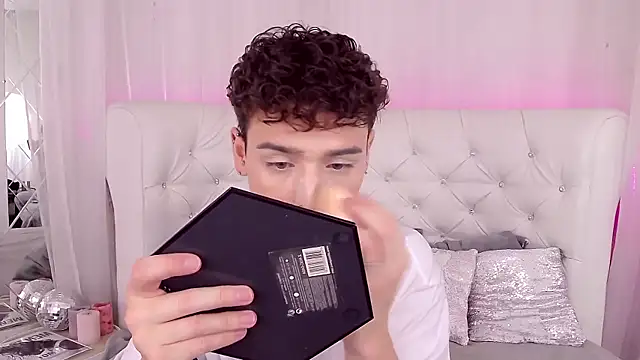 Snapshot of RobbyCharming chatting on 21, 9, 2025 RobbyCharming online show from 21, 9, 2025