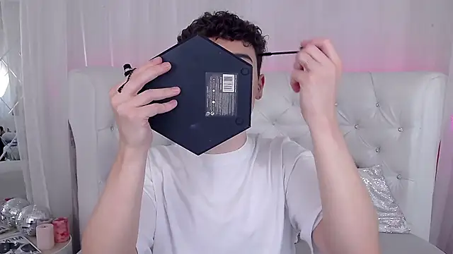 Snapshot of RobbyCharming chatting on 28, 9, 2025 RobbyCharming online show from 28, 9, 2025