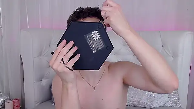 Snapshot of RobbyCharming chatting on 29, 9, 2025 RobbyCharming online show from 29, 9, 2025