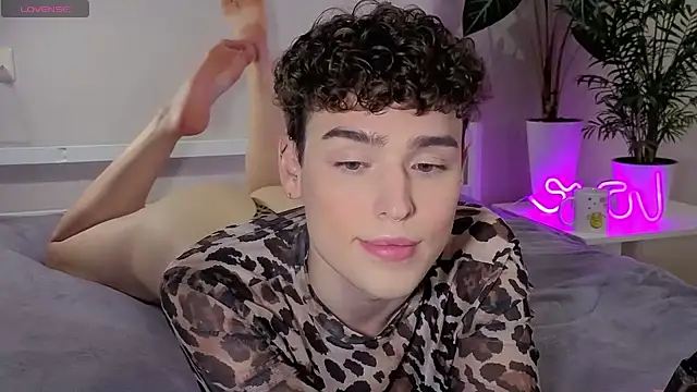 Snapshot of RobbyCharming chatting on 8, 10, 2025 RobbyCharming online show from 8, 10, 2025