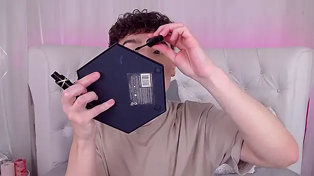 Snapshot of RobbyCharming chatting on 10, 10, 2025 RobbyCharming online show from 10, 10, 2025