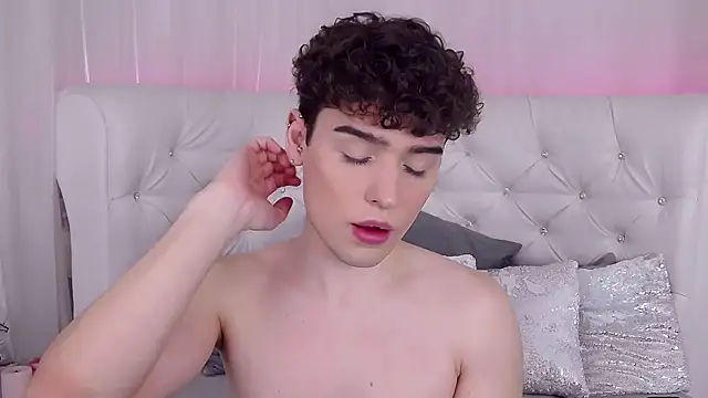 Snapshot of RobbyCharming chatting on 19, 10, 2025 RobbyCharming online show from 19, 10, 2025