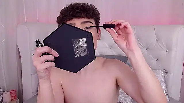 Snapshot of RobbyCharming chatting on 22, 10, 2025 RobbyCharming online show from 22, 10, 2025