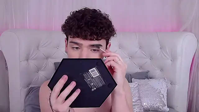 Snapshot of RobbyCharming chatting on 15, 11, 2025 RobbyCharming online show from 15, 11, 2025