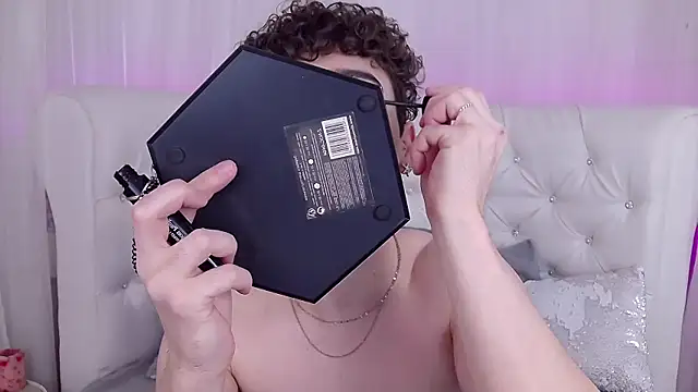 Snapshot of RobbyCharming chatting on 27, 11, 2025 RobbyCharming online show from 27, 11, 2025