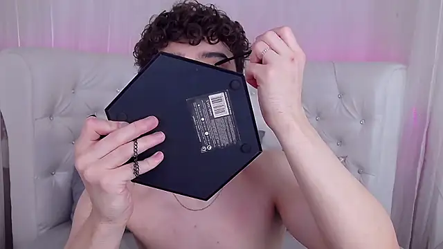 Snapshot of RobbyCharming chatting on 30, 11, 2025 RobbyCharming online show from 30, 11, 2025