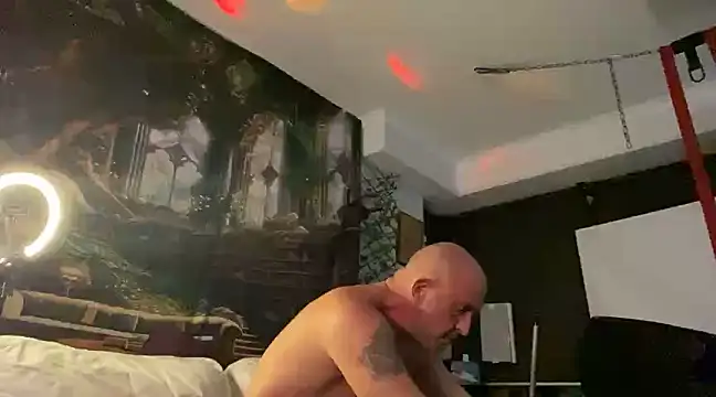 Snapshot of OSIRlS chatting on 1, 2, 2025 OSIRlS online show from 1, 2, 2025