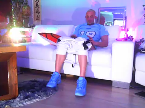 Snapshot of OSIRlS chatting on 19, 9, 2025 OSIRlS online show from 19, 9, 2025