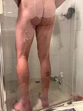 Snapshot of OSIRlS chatting on 26, 9, 2025 OSIRlS online show from 26, 9, 2025