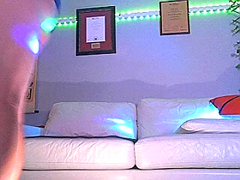 Snapshot of OSIRlS chatting on 18, 12, 2025 OSIRlS online show from 18, 12, 2025