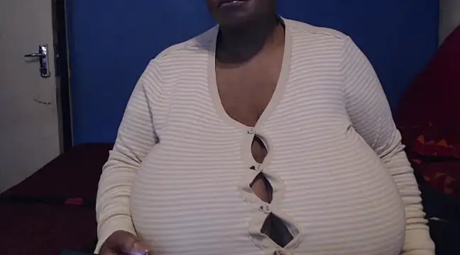 CUTEFIRMMELONSS online show from 8, 3, 2025