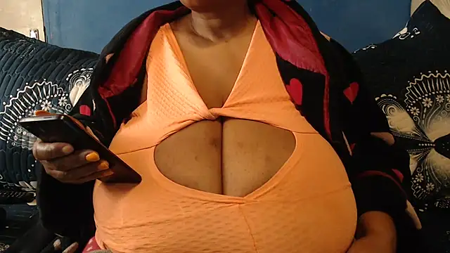 CUTEFIRMMELONSS online show from 17, 9, 2025