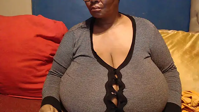 CUTEFIRMMELONSS online show from 17, 12, 2025